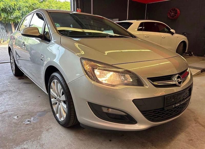 Silber Gebraucht 2013 Opel Astra Active Limousine | 4.800 € (Guter Preis) - Bild 1/4