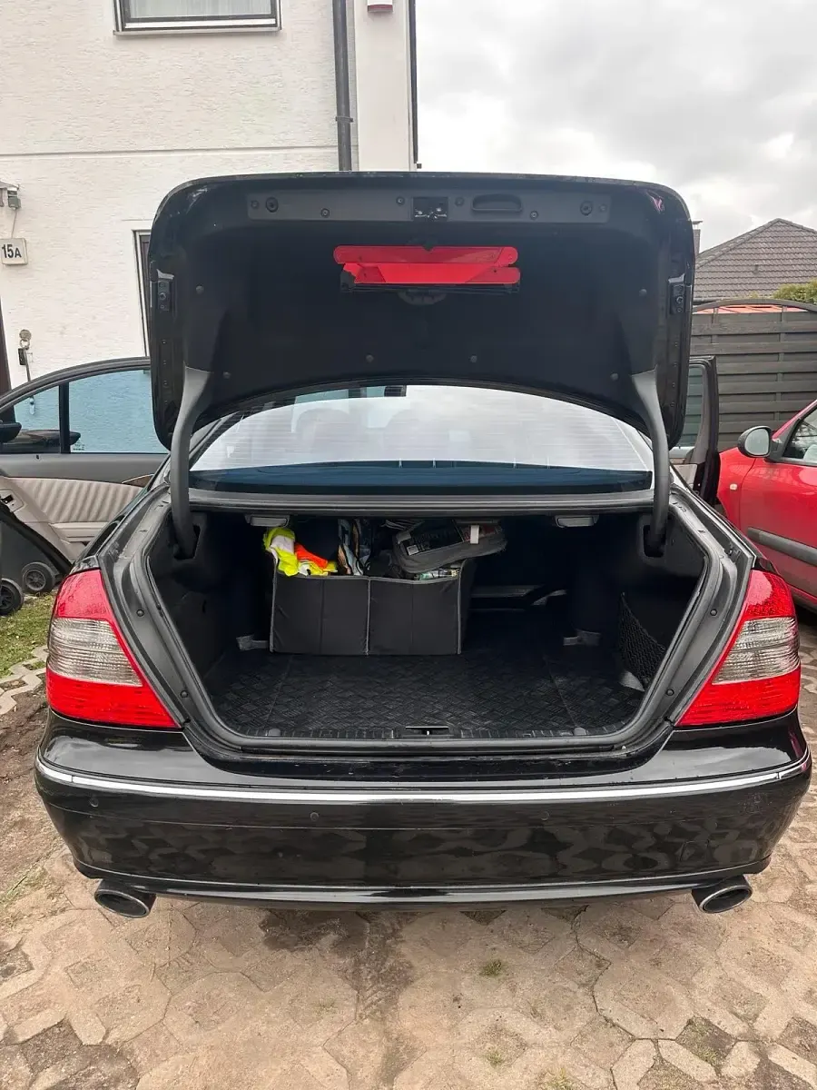 Gebraucht Mercedes E280 Elegance 140 PS (102 kW) 2009 Schwarz Limousine