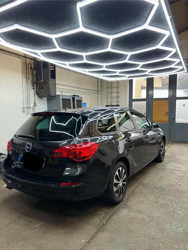 Gebraucht Opel Astra Sport 120 PS (88 kW) 2011 Schwarz Kombi