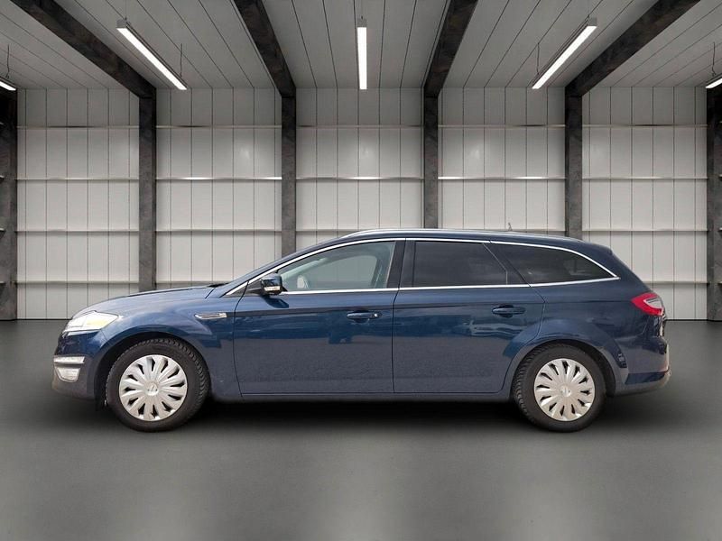 Gebraucht Ford Mondeo Titanium 160 PS (117 kW) 2013 Blau Kombi