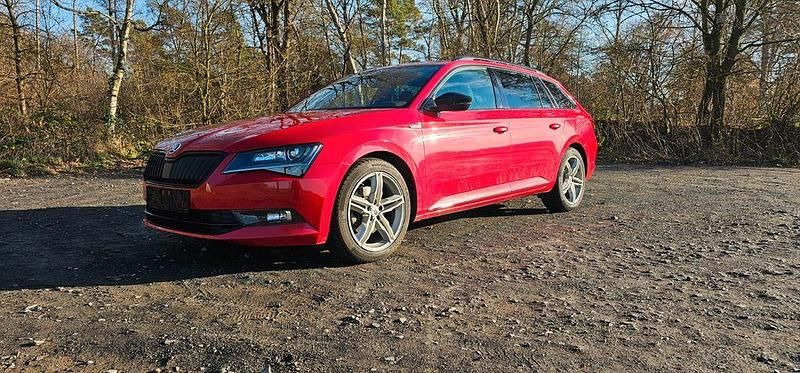 Rot Gebraucht 2018 Skoda Superb SportLine Limousine | 26.900 € (Etwas zu teuer) - Bild 1/4