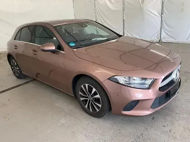 Gebraucht Mercedes A180 Style 116 PS (85 kW) 2022 Rosegold  metalliclack Limousine