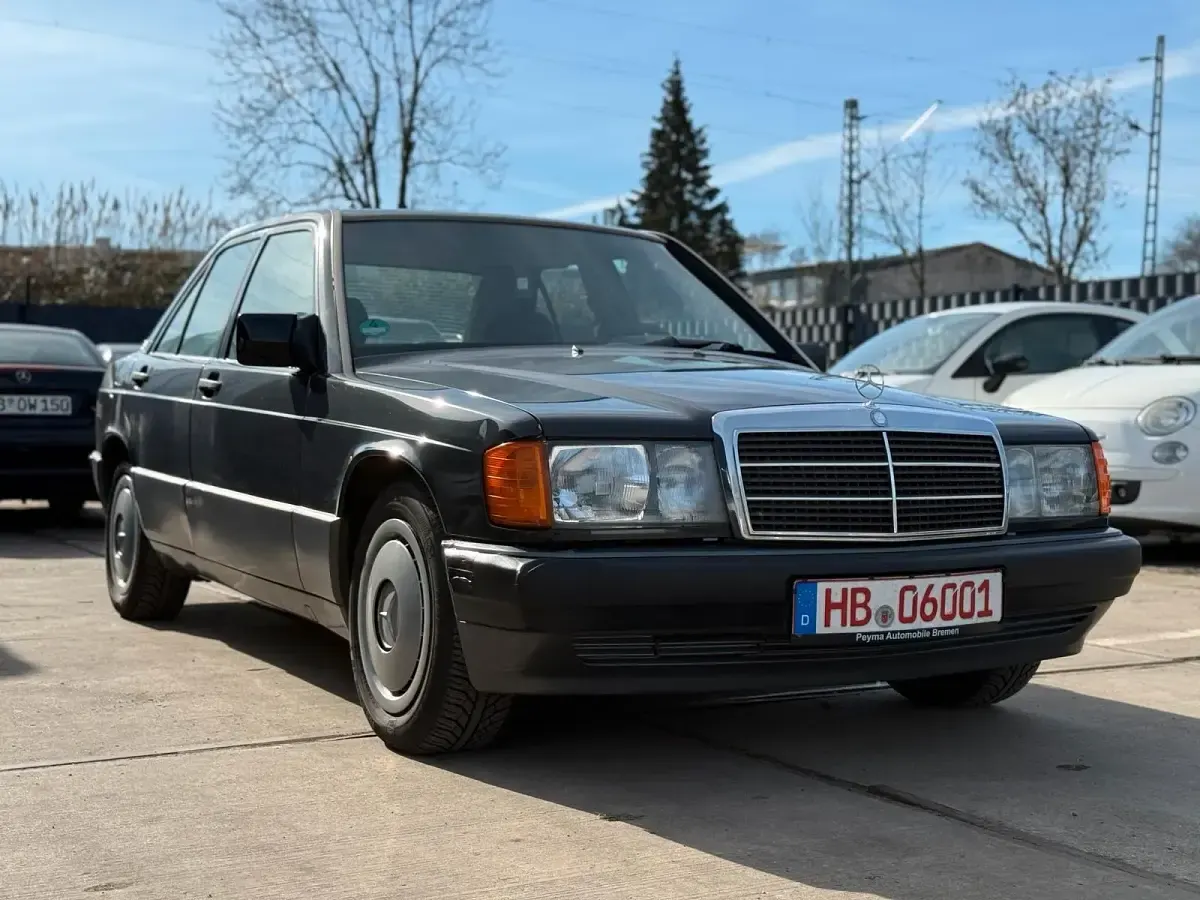 Gebraucht Mercedes 190 122 PS (89 kW) 1991 Schwarz Limousine