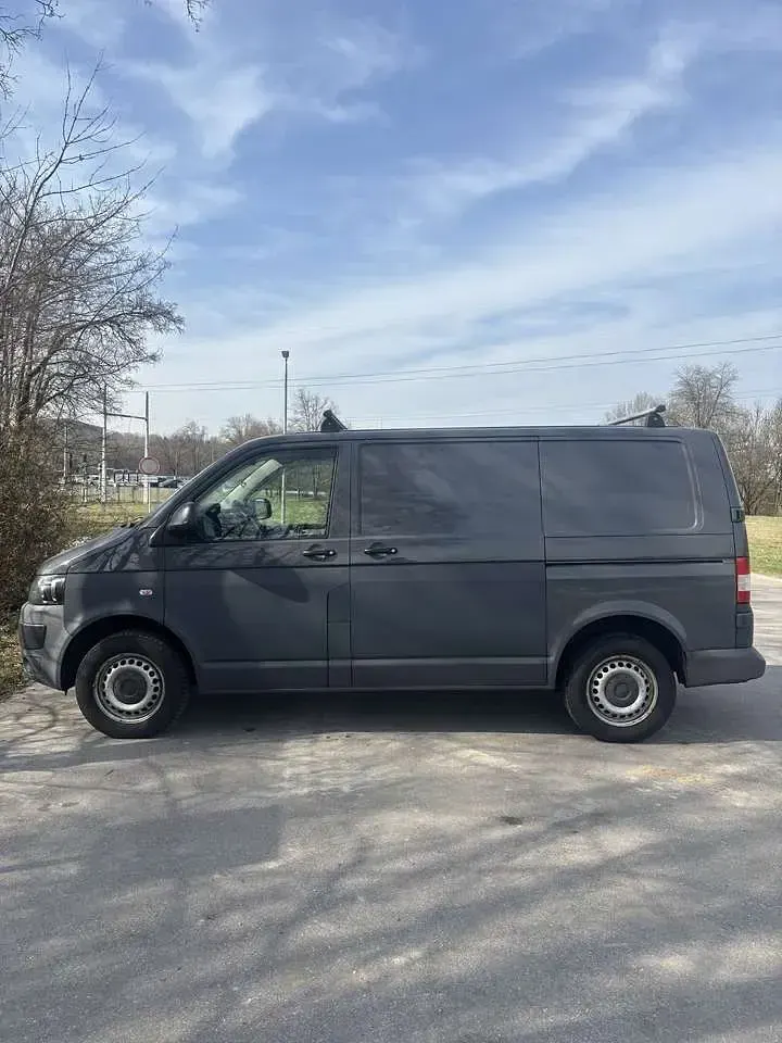 Gebraucht VW Transporter 114 PS (83 kW) 2011 Grau Van