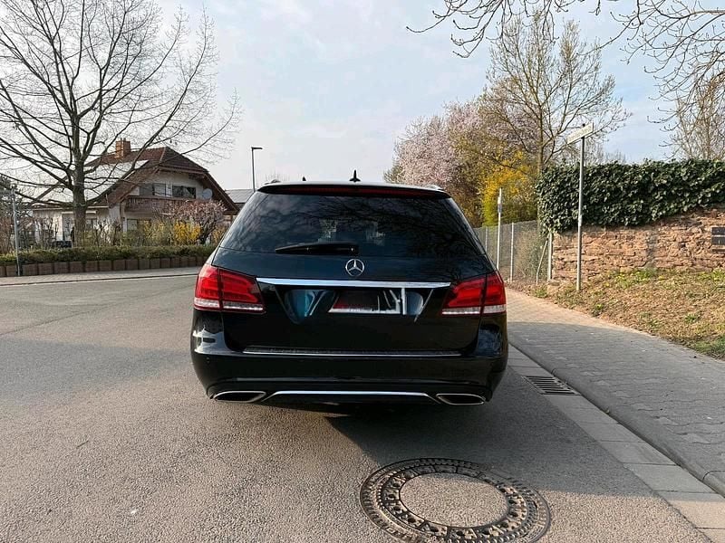 Gebraucht Mercedes E220 170 PS (125 kW) 2013 Schwarz Kombi