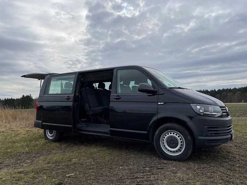 Second-hand VW Transporter 150 CP (110 kW) 2018 Negru Van