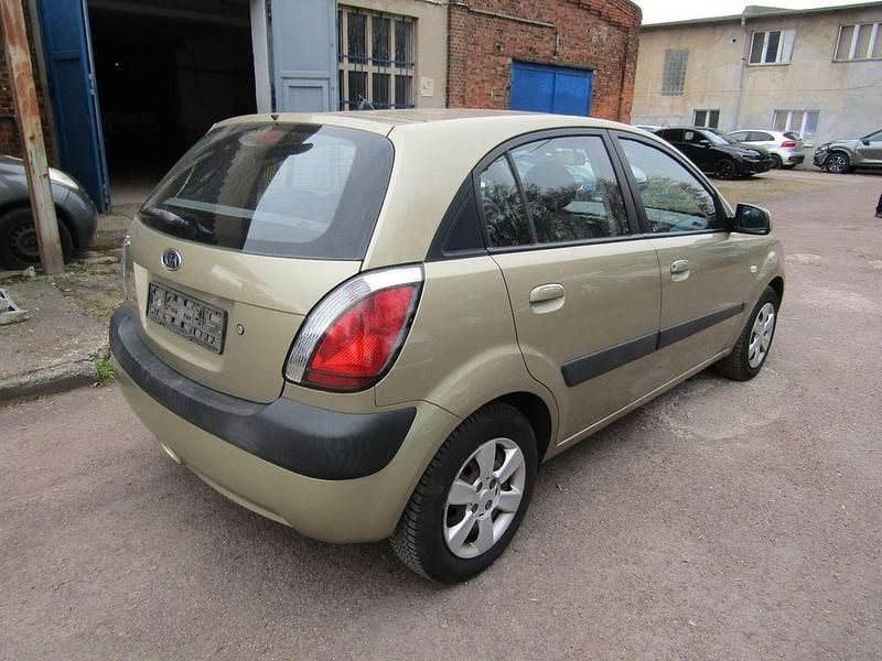 Gebraucht Kia Rio 97 PS (71 kW) 2007 Beige Limousine
