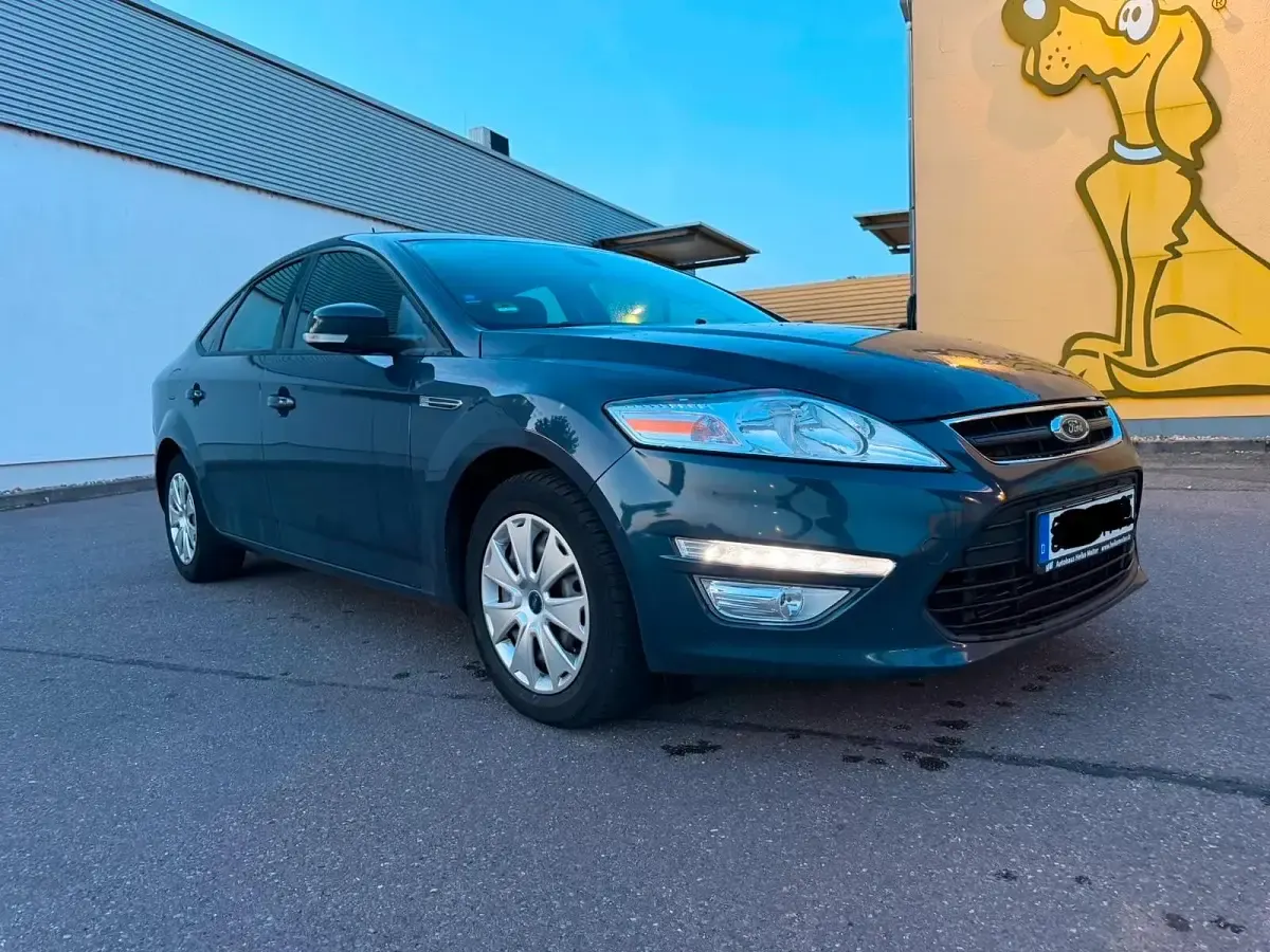 Gebraucht Ford Mondeo 140 PS (102 kW) 2012 Grau Limousine