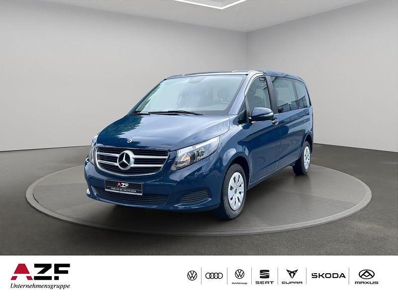 Blau Gebraucht 2018 Mercedes V200 Van / Kleinbus | 30.890 € (Fairer Preis) - Bild 1/4