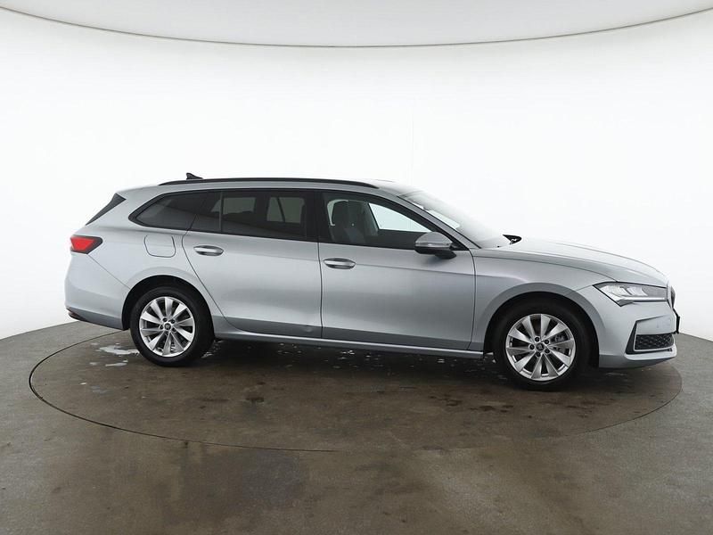 Gebraucht Skoda Superb 150 PS (110 kW) 2025 Silber Kombi