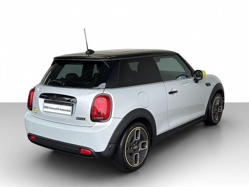 Gebraucht Mini Cooper SE 135 kW (184 PS) 2021 White silver metallic Kleinwagen