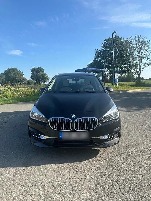 Schwarz Gebraucht 2018 BMW 218 Gran Tourer Van / Kleinbus | 14.500 € (Guter Preis) - Bild 1/4