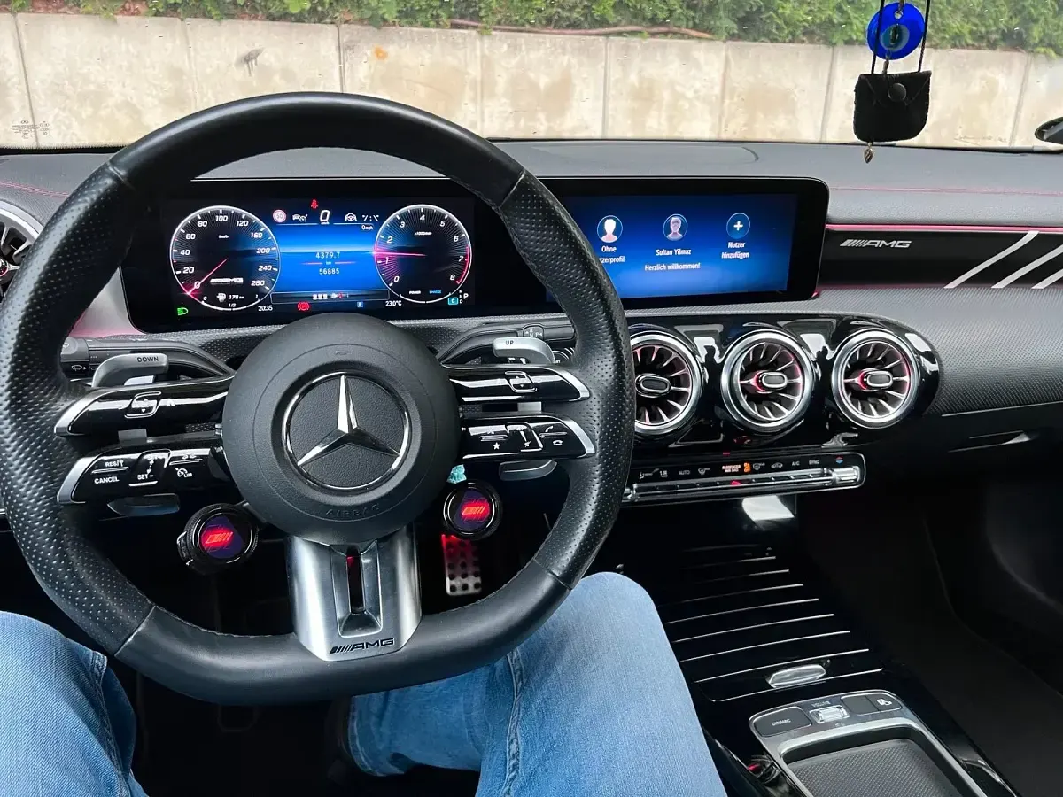 Gebraucht Mercedes CLA35 AMG AMG 306 PS (225 kW) 2023 Rot Coupé