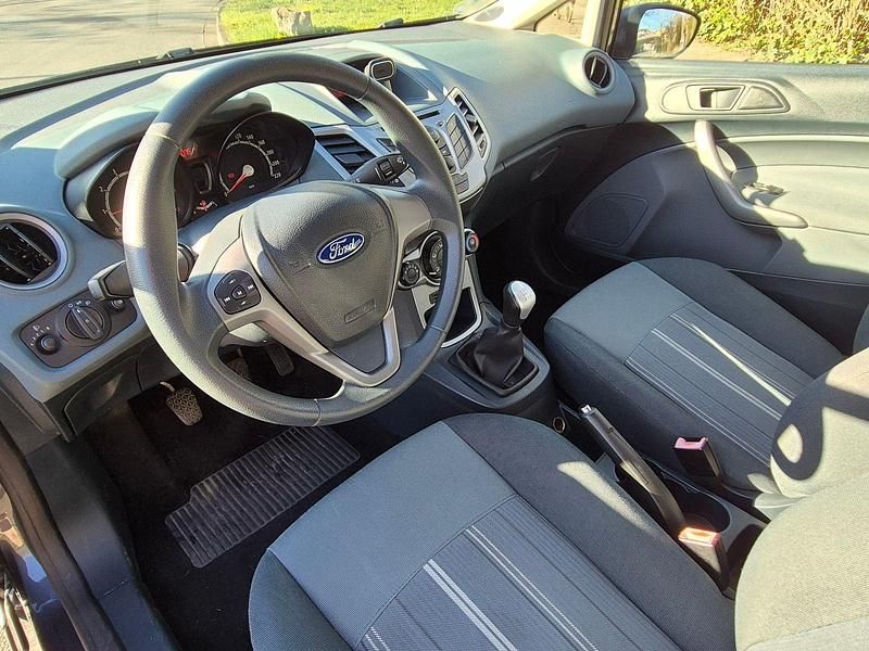 Gebraucht Ford Fiesta 82 PS (60 kW) 2009 Grau Kleinwagen
