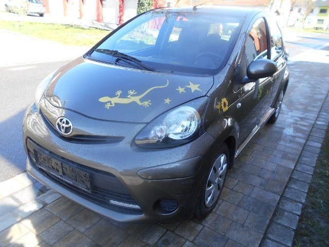 Gebraucht Toyota Aygo Cool 68 PS (50 kW) 2012 Braun Kleinwagen