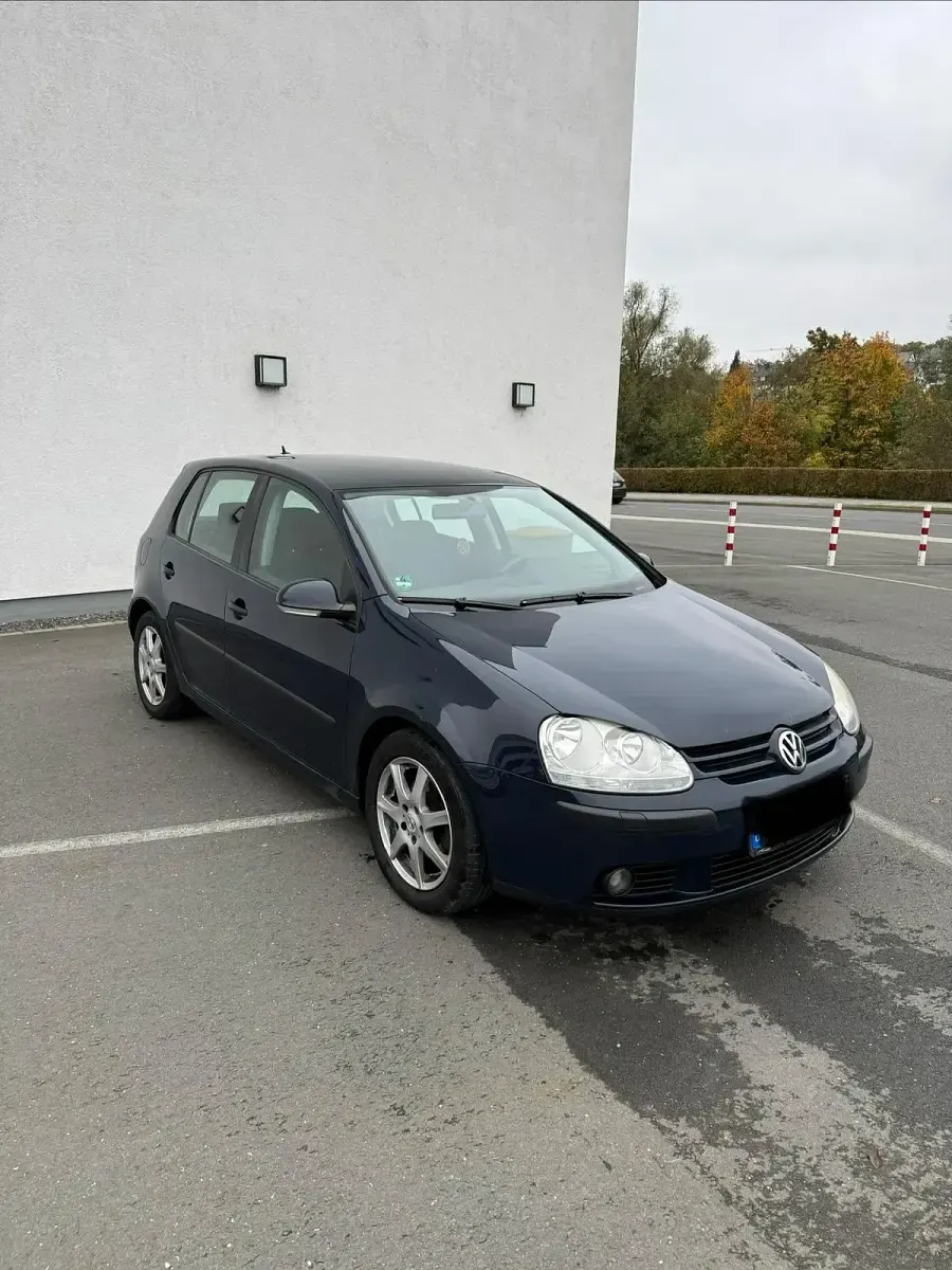 Gebraucht VW Golf V 105 PS (77 kW) 2004 Blau Kleinwagen