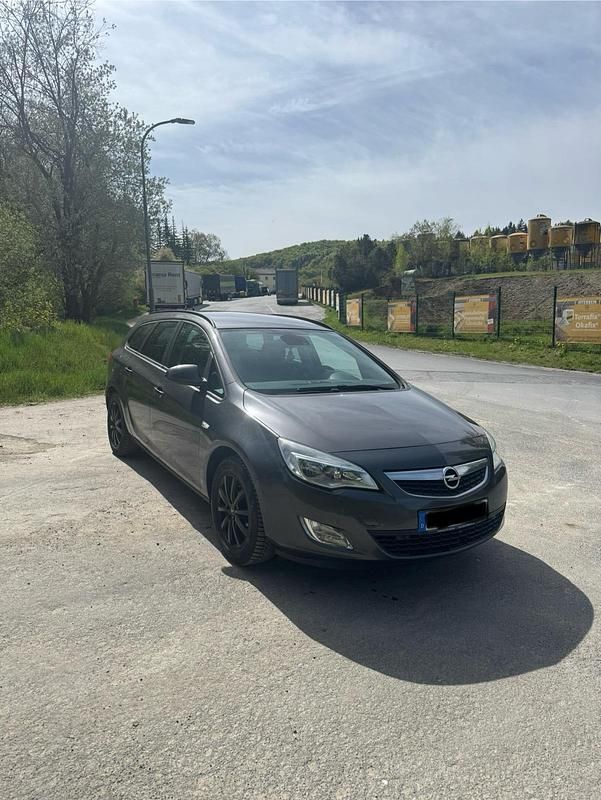 Second-hand Opel Astra 120 CP (88 kW) 2012 Gri Break
