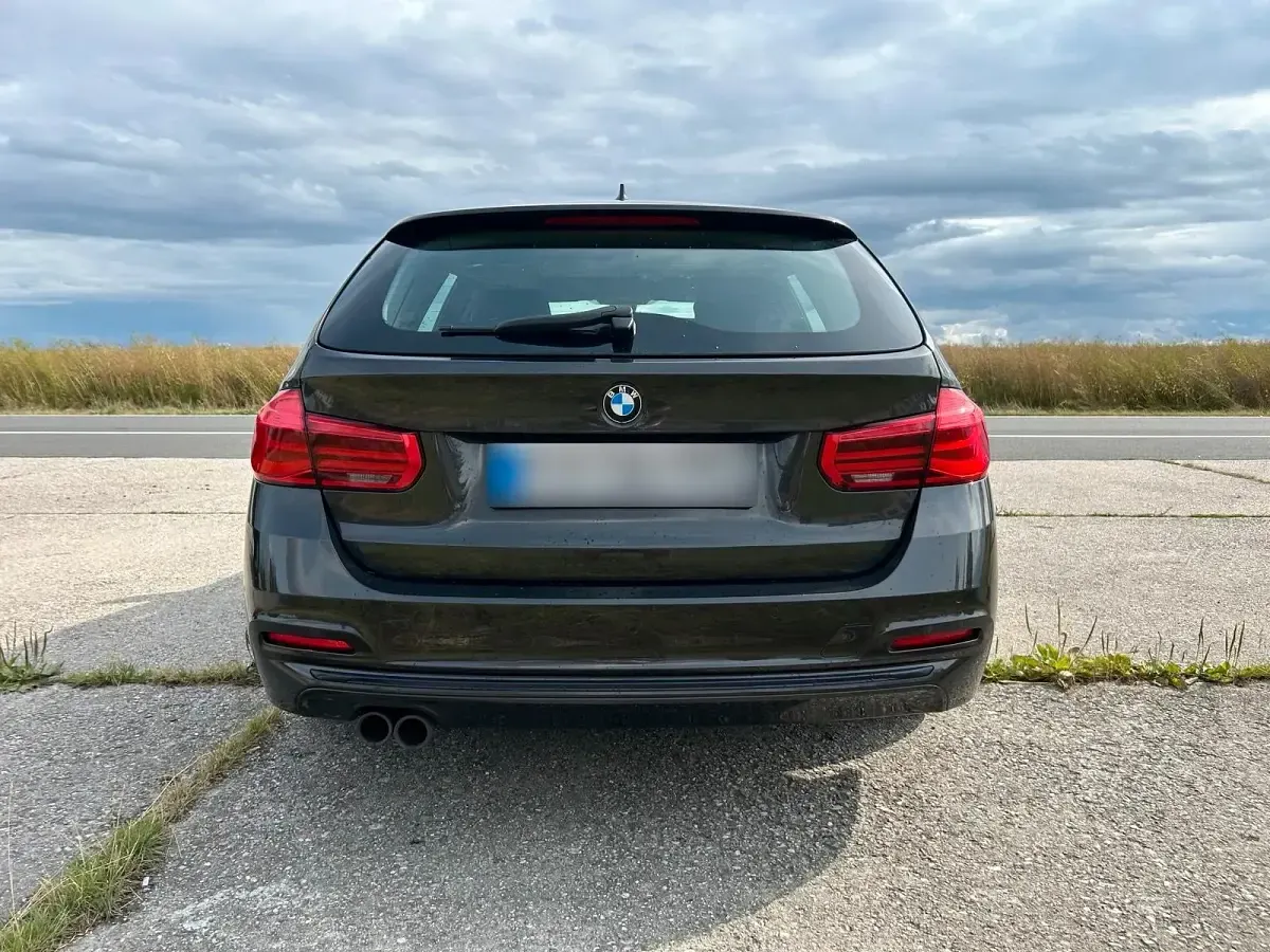 Gebraucht BMW 330 Sport Line 258 PS (189 kW) 2016 Schwarz Kombi