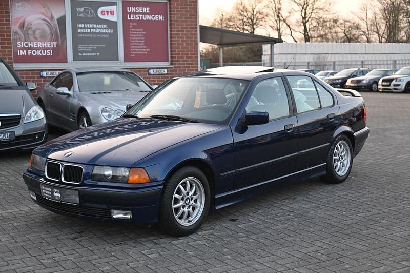 Second-hand BMW 325 192 CP (141 kW) 1994 Albastru Berlinǎ