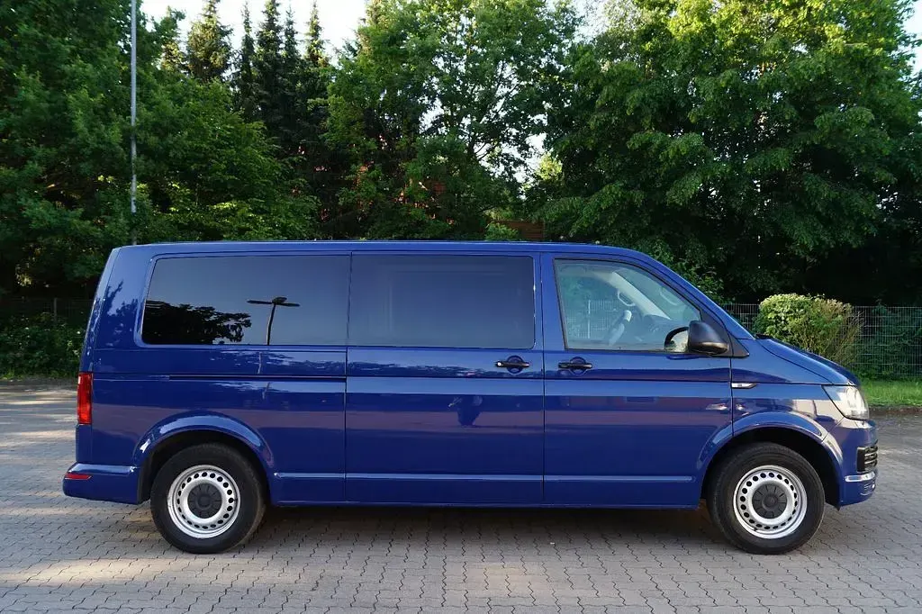 Gebraucht VW Multivan 150 PS (110 kW) 2018 Blau Van / Kleinbus