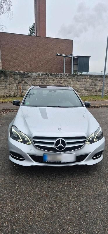 Silber Gebraucht 2013 Mercedes E250 Avantgarde Limousine | 17.500 € (Fairer Preis) - Bild 1/4