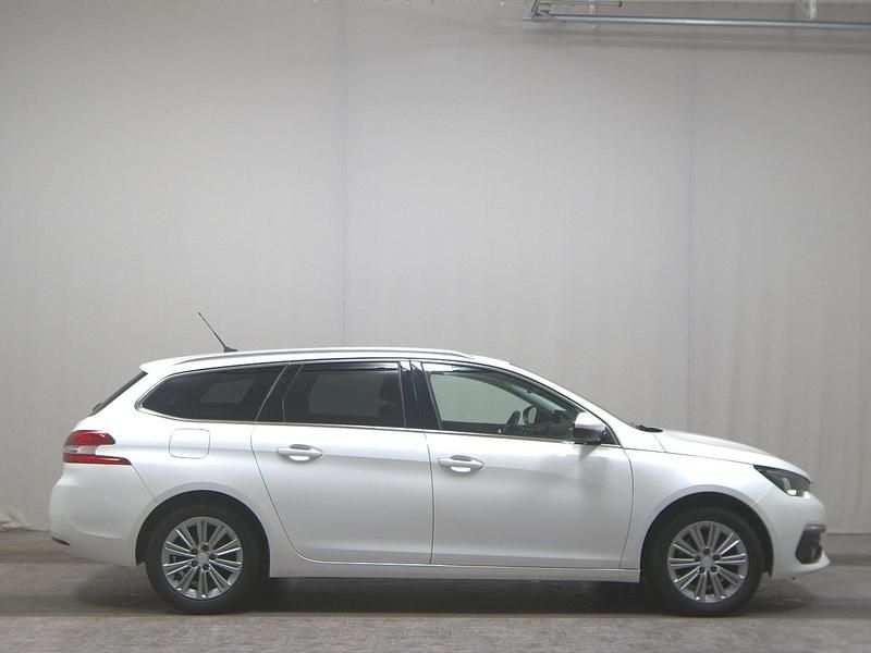 Weiss Gebraucht 2021 Peugeot 308 Allure Kombi | 11.980 € (Guter Preis) - Bild 1/4