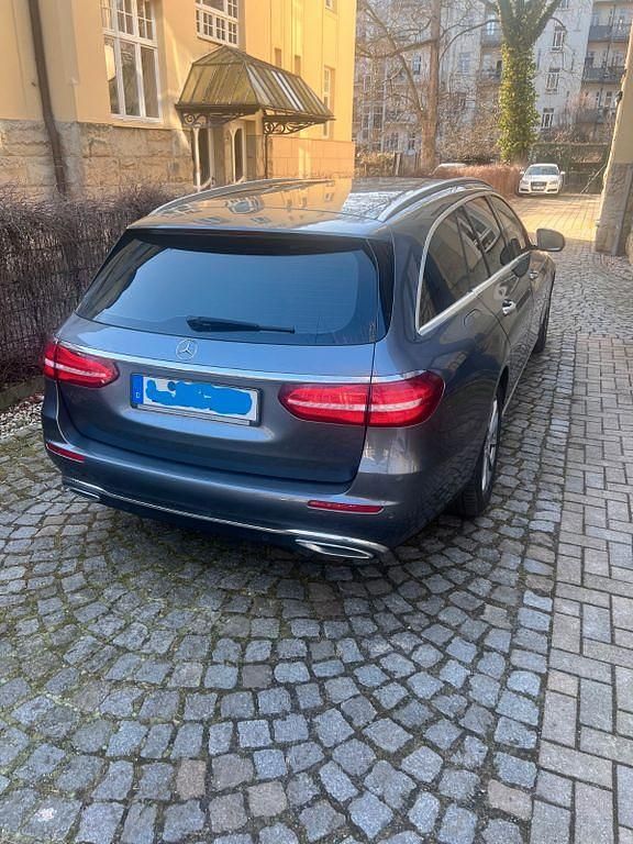 Gebraucht Mercedes E220 194 PS (142 kW) 2017 Grau Limousine