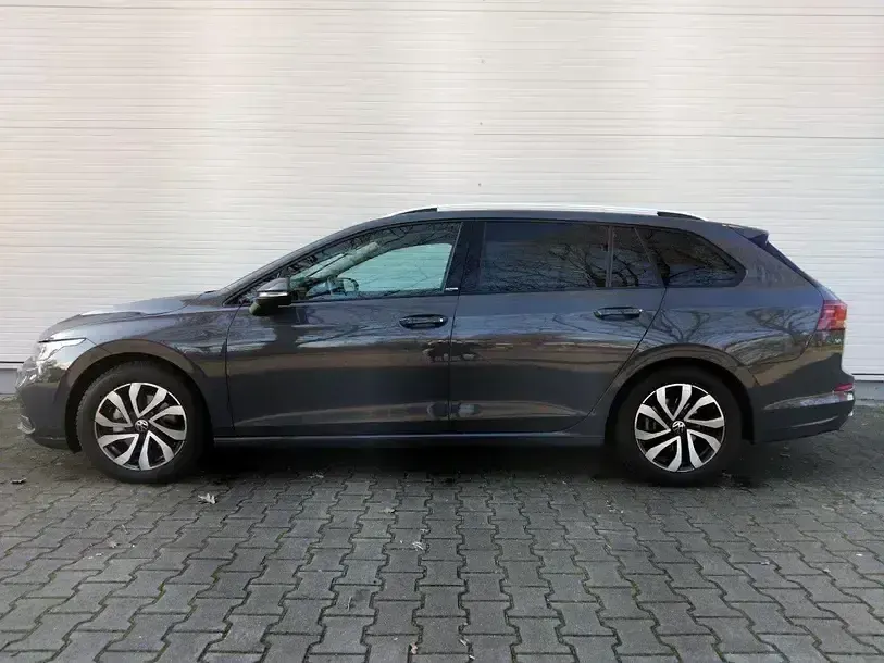 Gebraucht VW Golf VIII Active 150 PS (110 kW) 2023 Delfingrau (metallic) Kombi