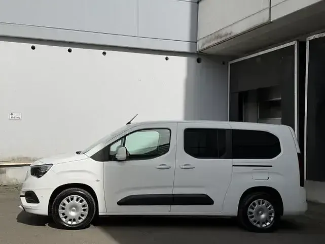 Gebraucht Opel Combo Life Edition 131 PS (96 kW) 2021 Weiß Van / Kleinbus