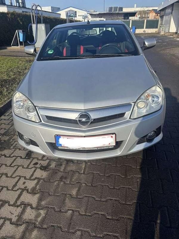 Gebraucht Opel Tigra Enjoy 90 PS (66 kW) 2005 Starsilber iii m2 Cabrio