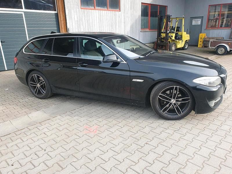 Gebraucht BMW 520 184 PS (135 kW) 2010 Schwarz Kombi