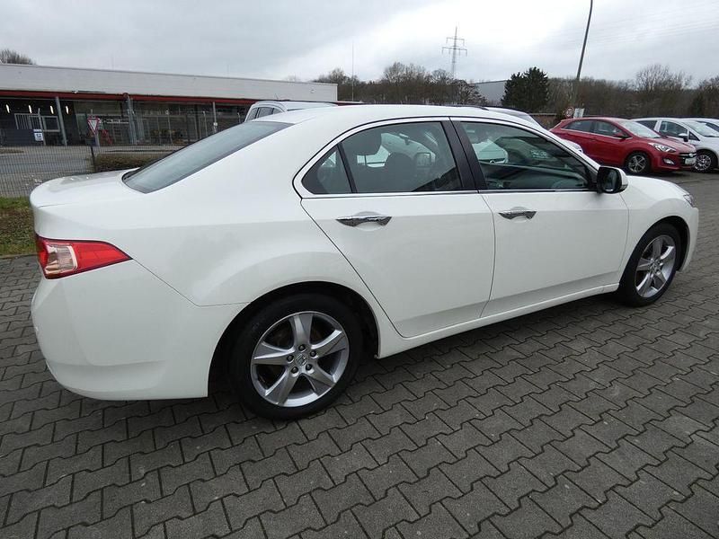 Gebraucht Honda Accord Lifestyle 156 PS (114 kW) 2011 Weiß Limousine