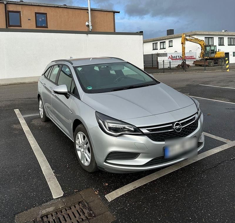 Gebraucht Opel Astra Edition 101 PS (74 kW) 2016 Silber Kombi