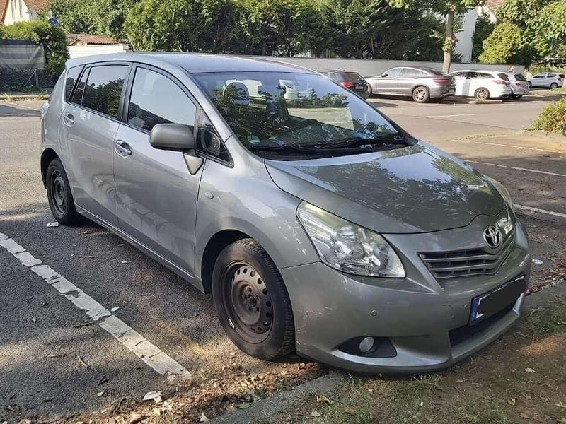 Gebraucht Toyota Verso 126 PS (92 kW) 2012 Grau Van / Kleinbus