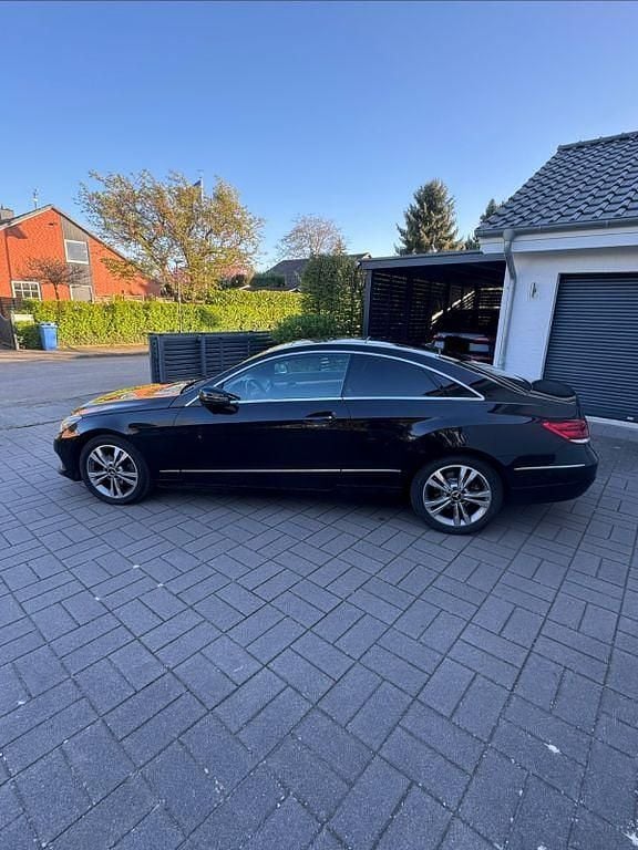 Second-hand Mercedes E200 184 CP (135 kW) 2014 Negru Coupe