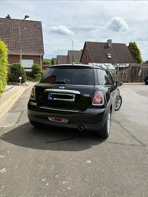 Gebraucht Mini ONE 75 PS (55 kW) 2010 Schwarz Kleinwagen