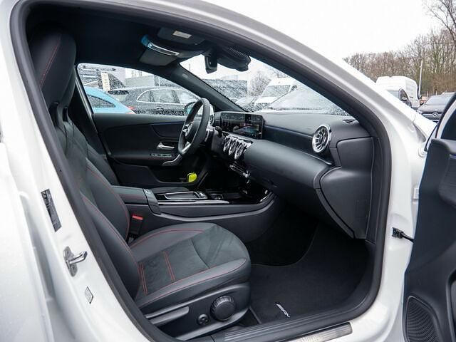 Gebraucht Mercedes A200 AMG line 163 PS (119 kW) 2025 Weiß Coupé