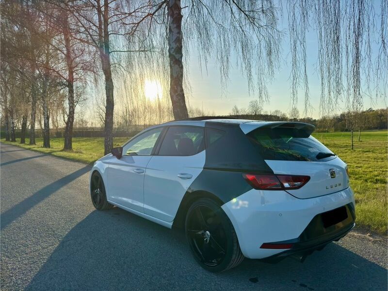 Weiß Gebraucht 2013 Seat Leon FR Limousine | 12.000 € (Teuer) - Bild 1/4