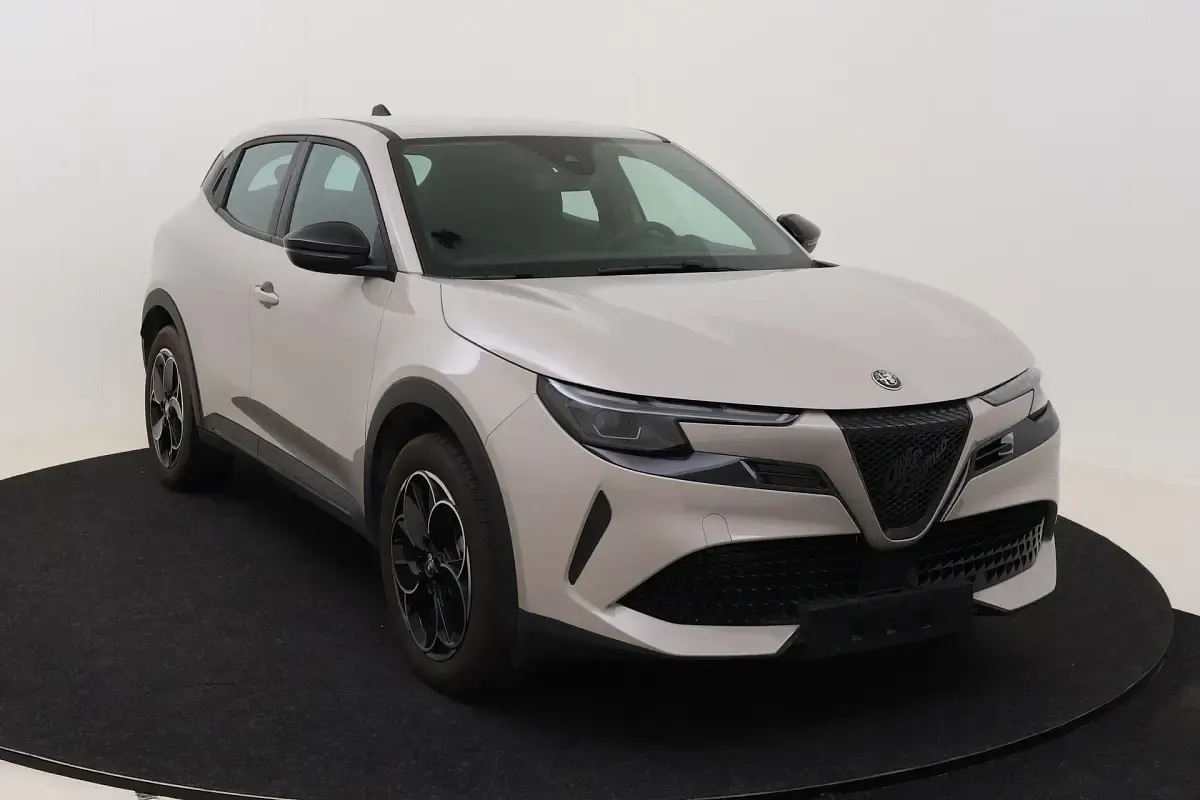 Gebraucht Alfa Romeo Junior 114 kW (156 PS) 2025 Avorio galleria SUV