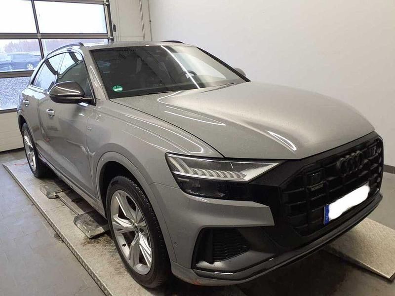 Gebraucht Audi Q8 S-Line 286 PS (210 kW) 2022 Nardograu SUV