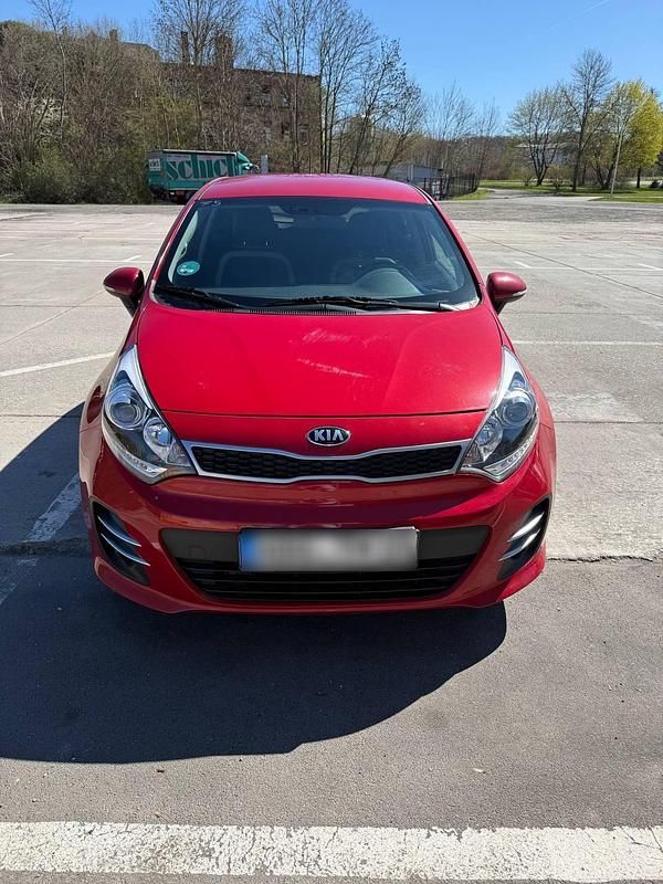 Gebraucht Kia Rio 99 PS (72 kW) 2015 Rot Kleinwagen
