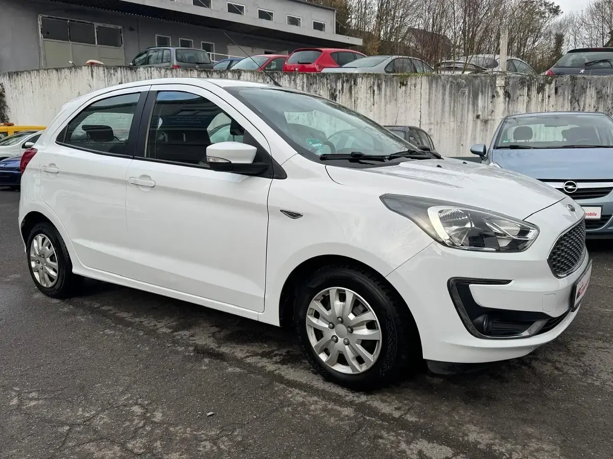 Gebraucht Ford Ka Plus Basis 69 PS (50 kW) 2019 Weiß Kleinwagen