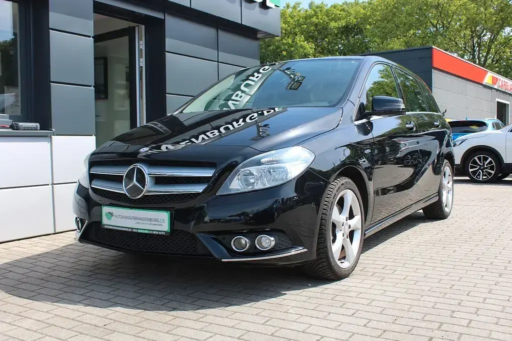Gebraucht Mercedes B180 122 PS (89 kW) 2012 Schwarz Kleinwagen