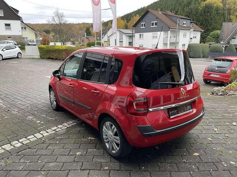 Gebraucht Renault Grand Modus Luxe 101 PS (74 kW) 2010 Hellrot Van / Kleinbus
