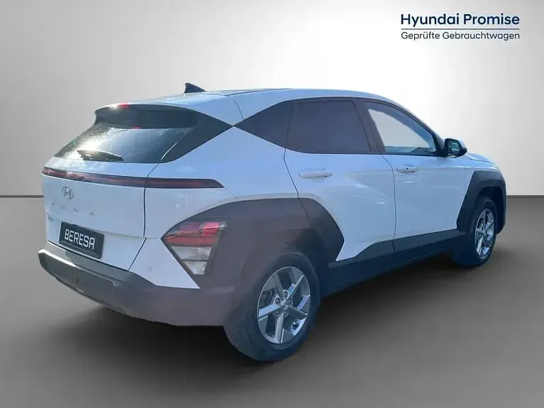 Gebraucht Hyundai Kona Select 120 PS (88 kW) 2024 Weiß SUV