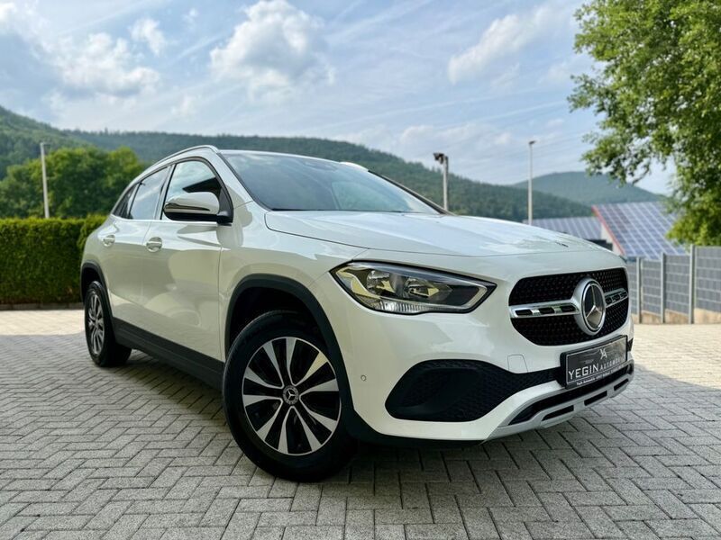 Weiß Gebraucht 2022 Mercedes GLA180 SUV | 24.990 € (Fairer Preis) - Bild 1/4