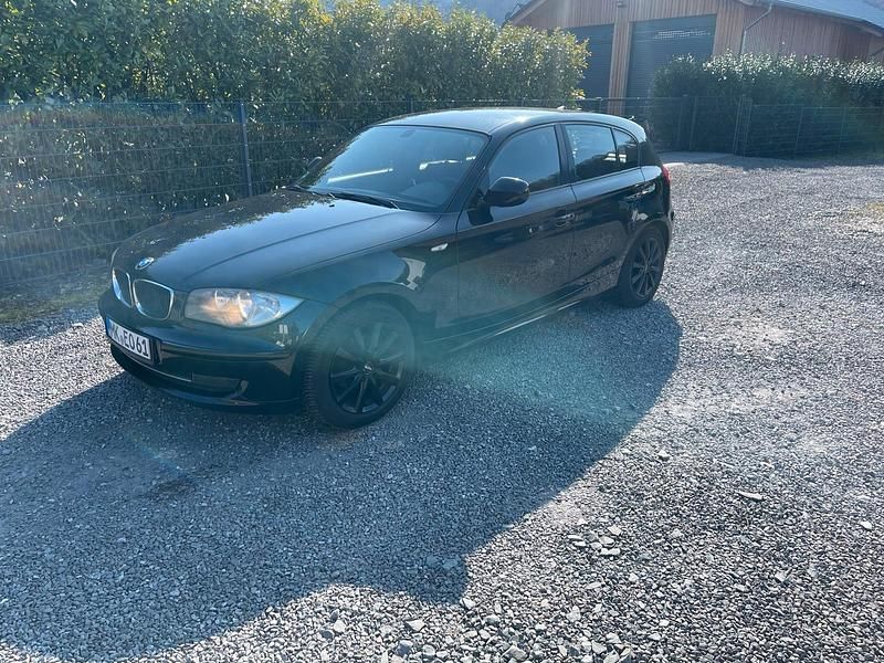 Gebraucht BMW 116 122 PS (89 kW) 2010 Schwarz Kleinwagen