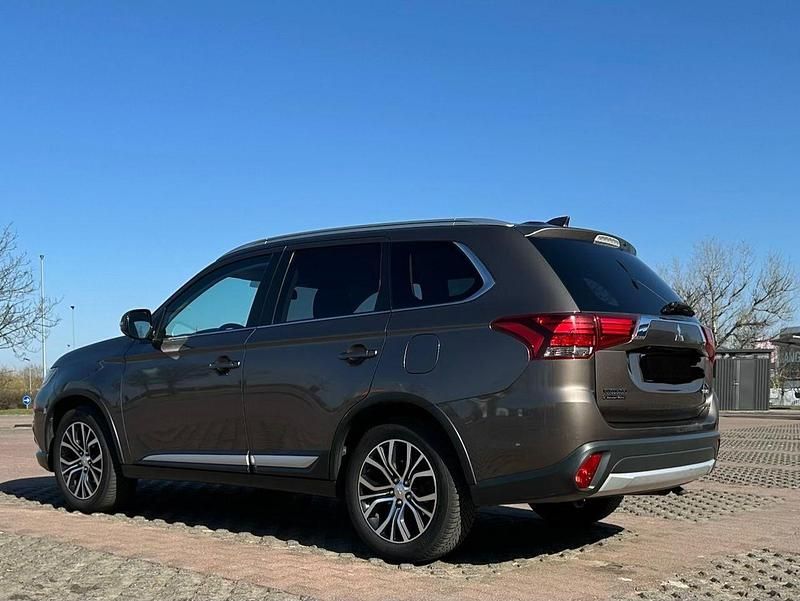 Gebraucht Mitsubishi Outlander 150 PS (110 kW) 2017 Braun SUV