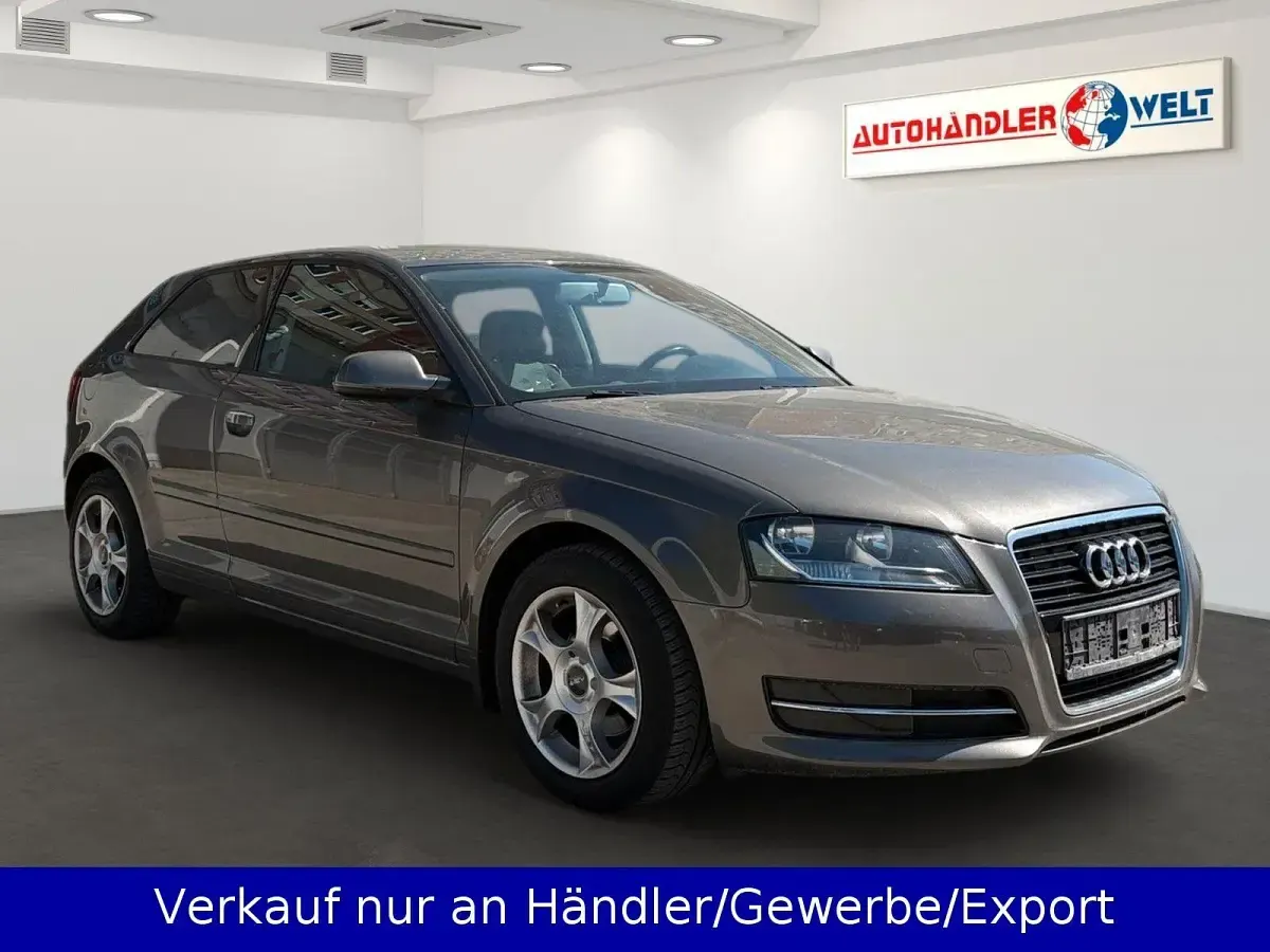 Gebraucht Audi A3 Attraction 105 PS (77 kW) 2011 Grau Kleinwagen