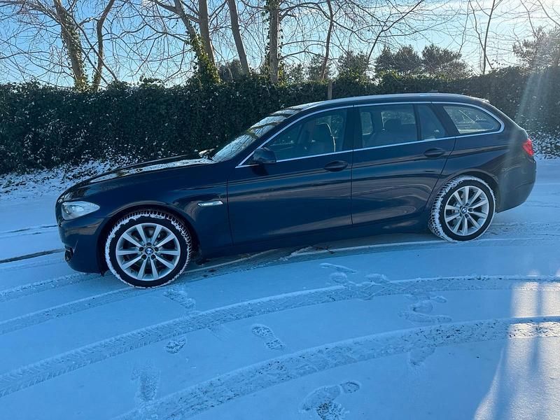 Gebraucht BMW 525 218 PS (160 kW) 2011 Blau Cabrio